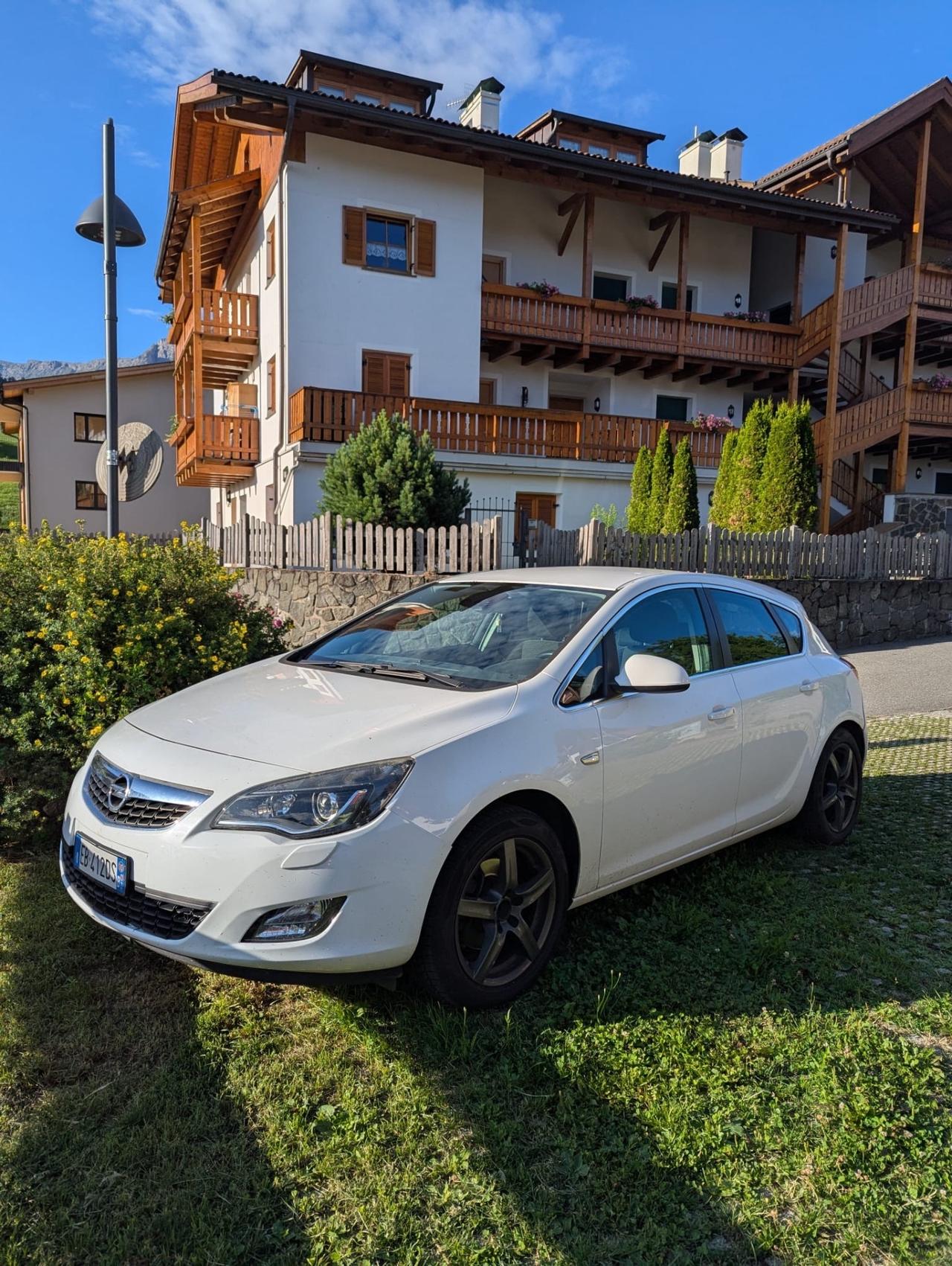 Opel Astra 1.6 Turbo 180CV 5 porte aut. Cosmo S