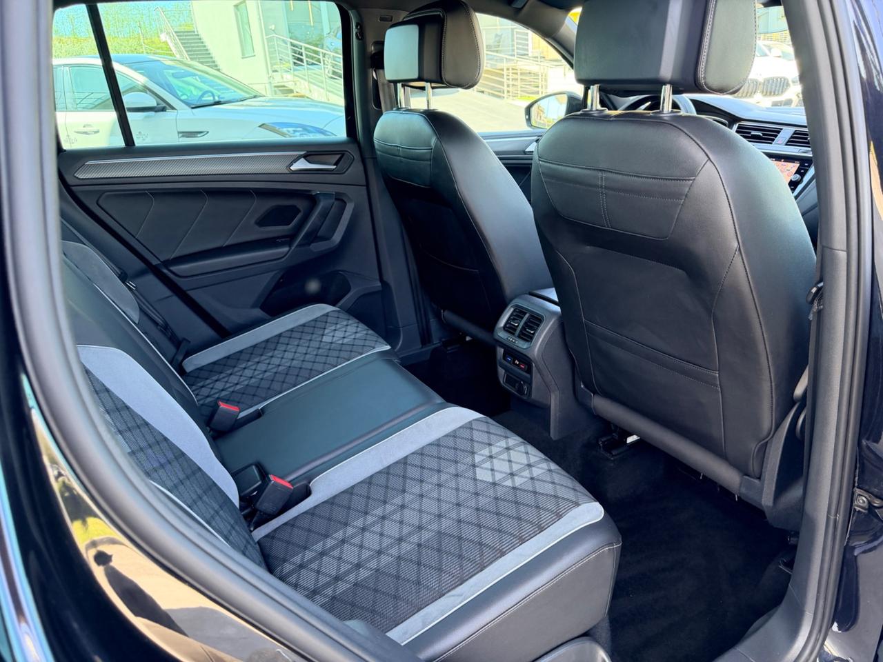 Volkswagen Tiguan 2.0 TDI 150 CV SCR DSG 4MOTION R-Line