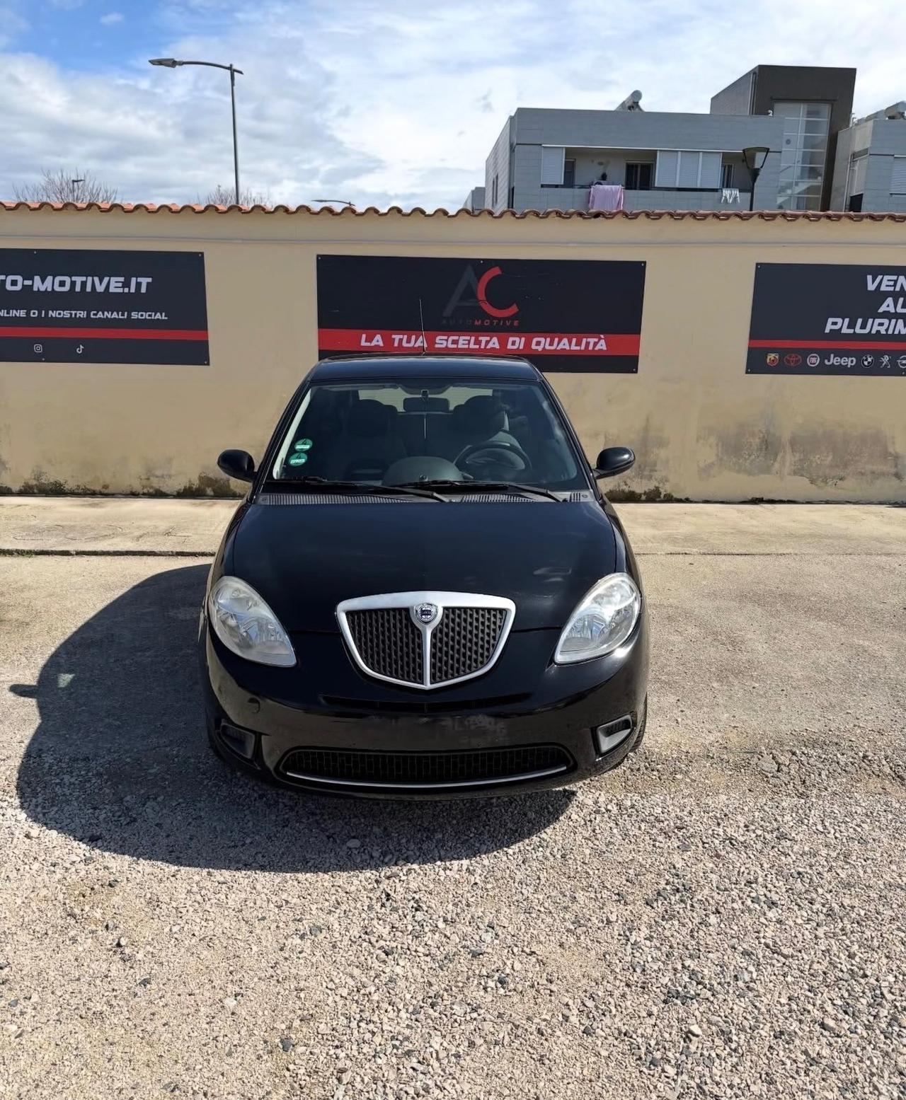 Lancia Ypsilon 1.2 Oro Bianco