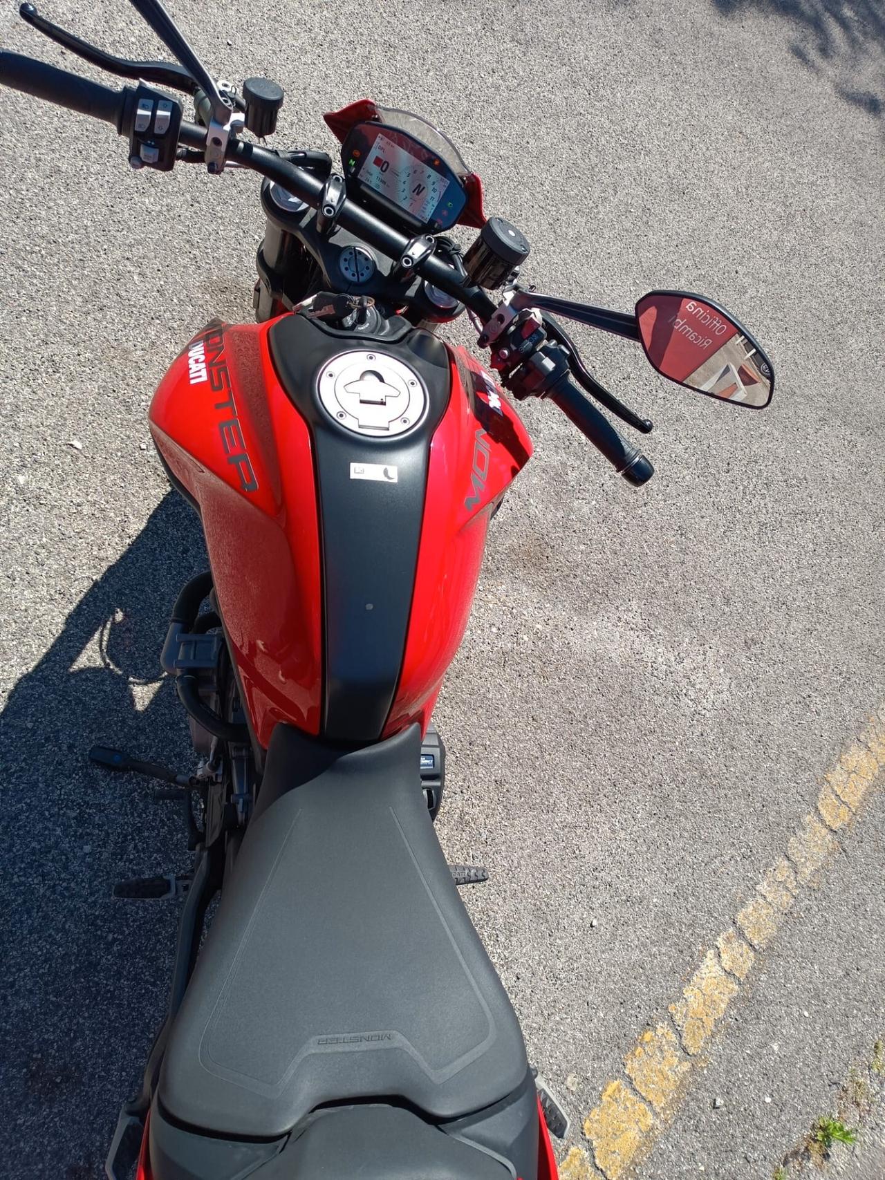 Ducati Monster 937 RED