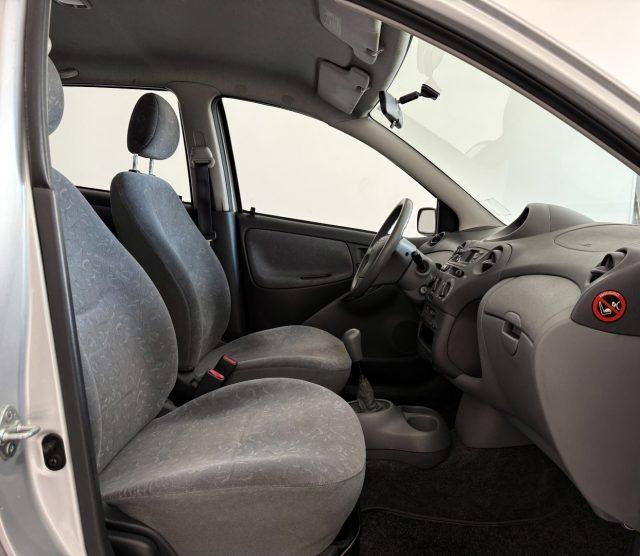 TOYOTA Yaris 1.0i 16V cat 5 porte Sol