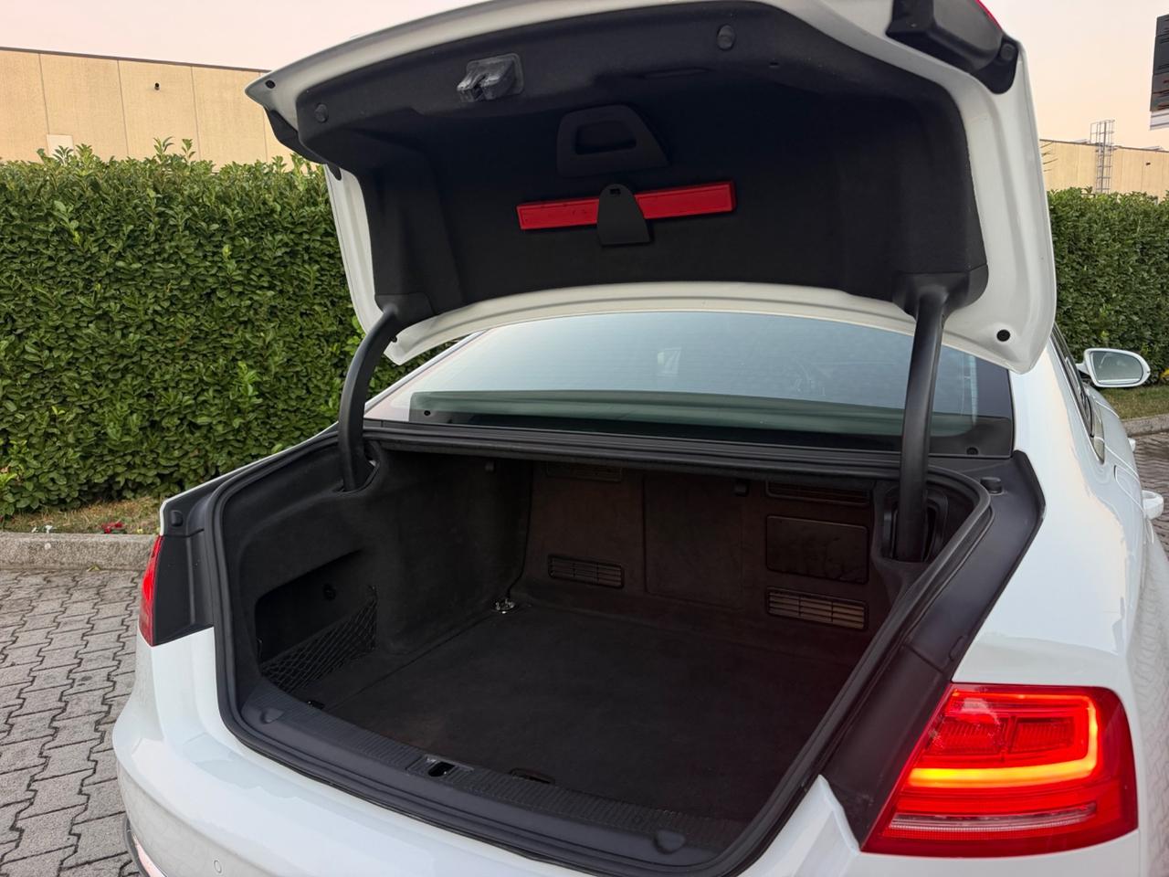 AUDI A8 4.2 V8 TDI QUATTRO TIPTRONIC – 351 CV