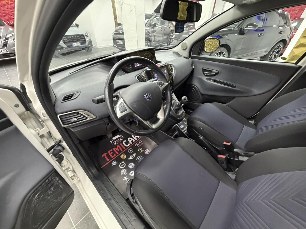 Lancia Ypsilon 1.0 FireFly 5 porte S&S Hybrid Ecochic Gold