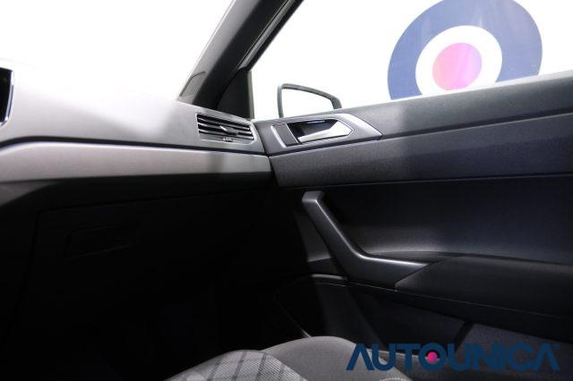 VOLKSWAGEN Polo 1.0 TSI DSG R-LINE AUTOMATICA NEOPATENTATI