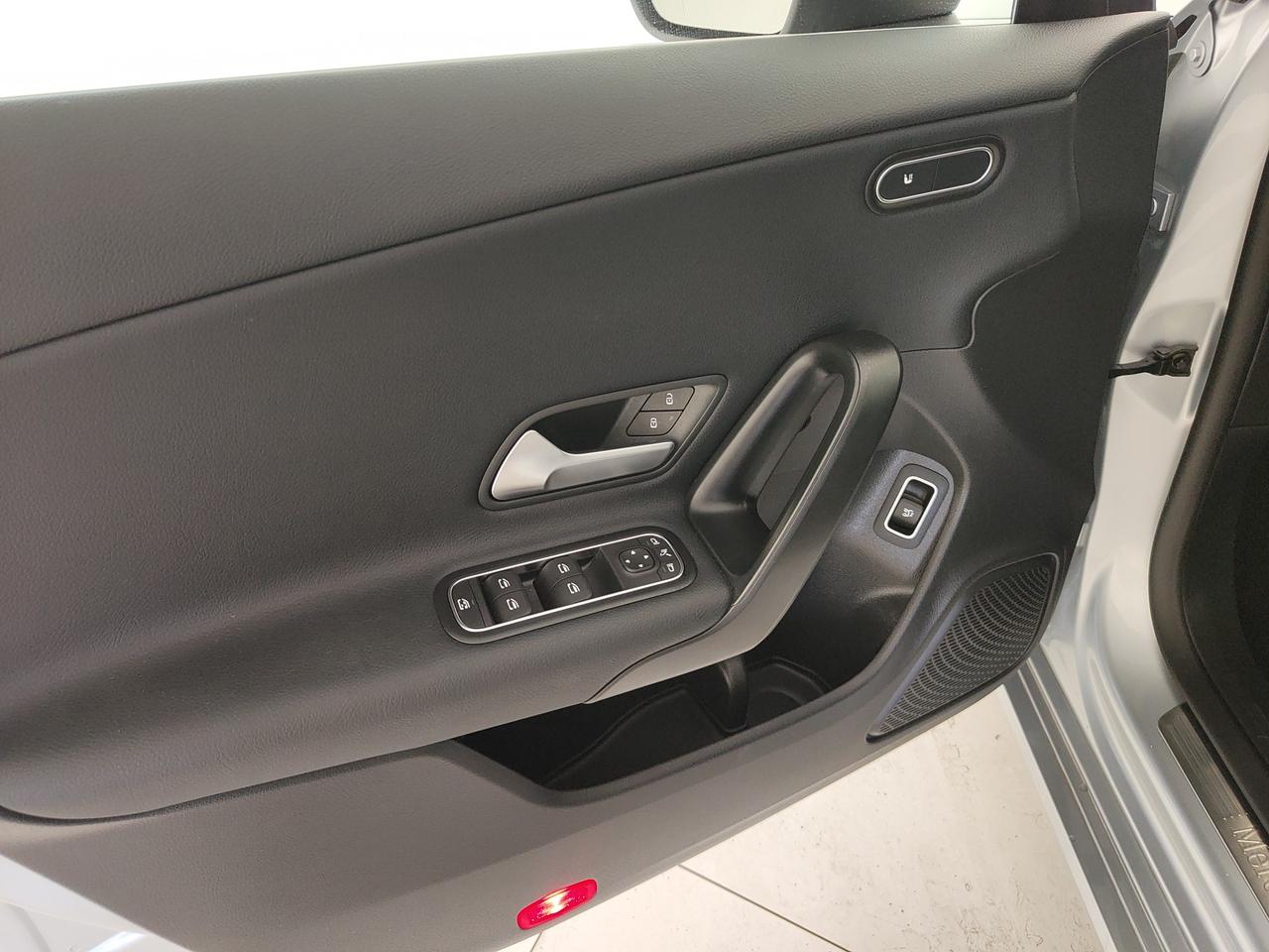 Mercedes-Benz CLA Shooting Brake 180 d Advanced auto