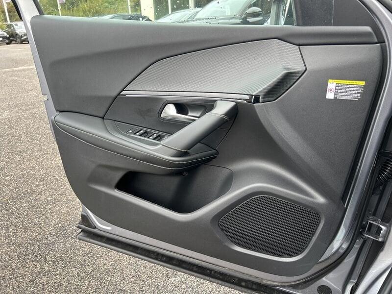 Peugeot 2008 II 2023 1.2 hybrid GT 145cv e-dcs6