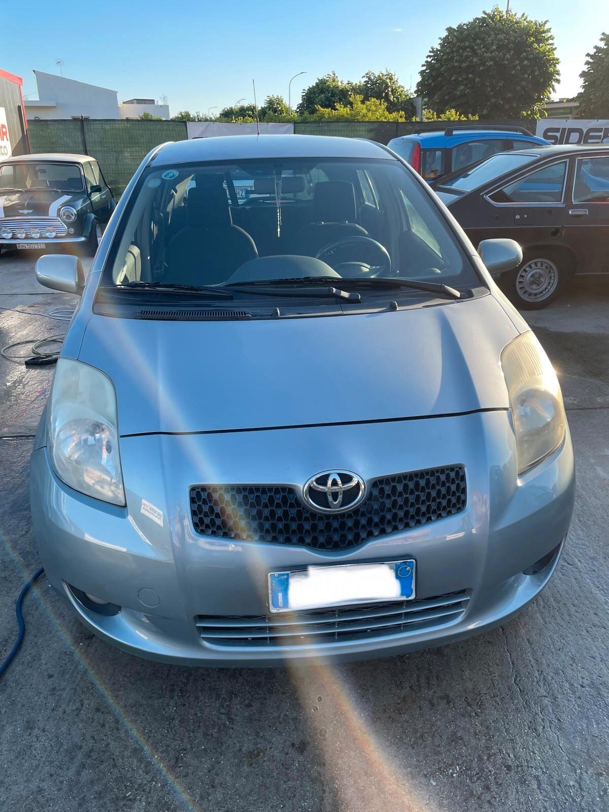 Toyota Yaris 1.3 5 porte Navi GPL