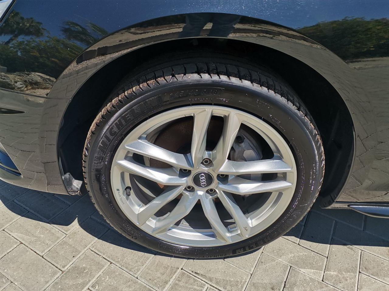 Audi A4 Avant 40 TDI S tronic TOTAL BLACK