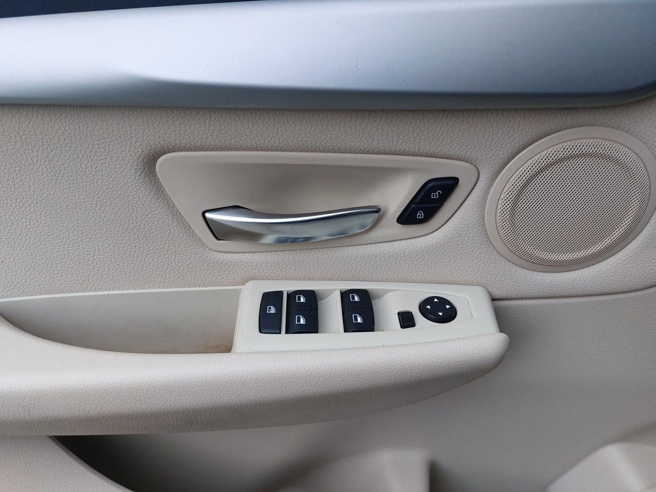 BMW Serie 2 Act. Tourer 216d Advant. Automat.-2015