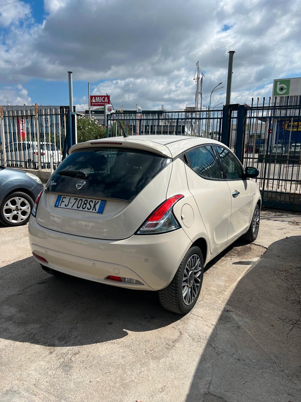 Lancia Ypsilon 1.2 69 CV 5 porte platinum