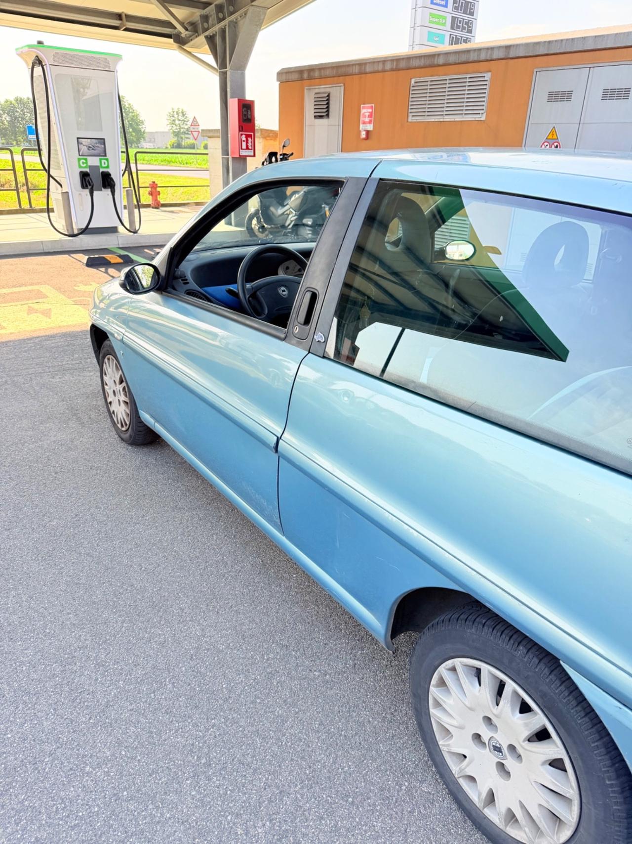 Lancia Y 1.2i cat Elefantino Blu