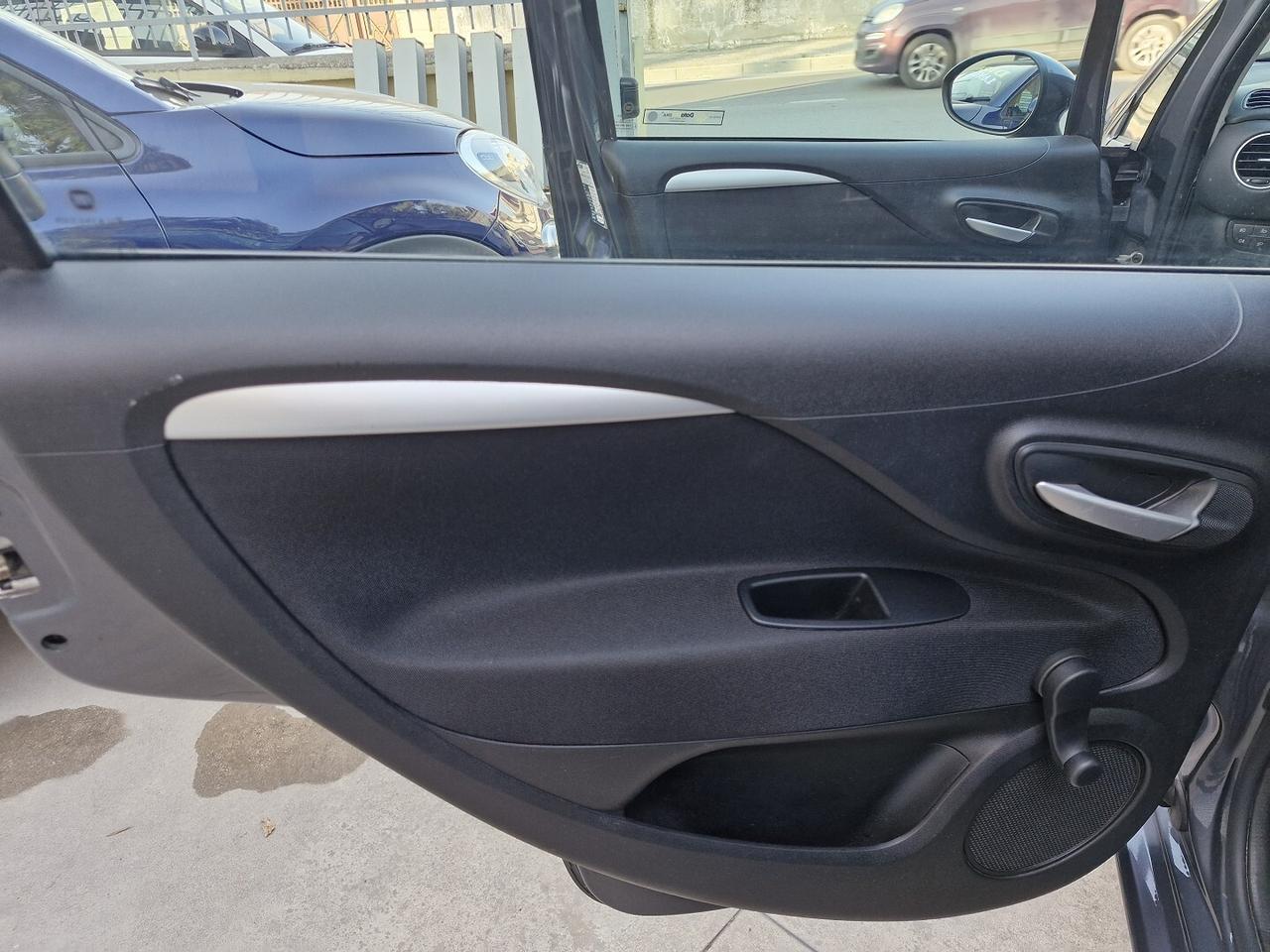FIAT PUNTO 1.4 NATURAL POWER ANNO 2015 127000 KM