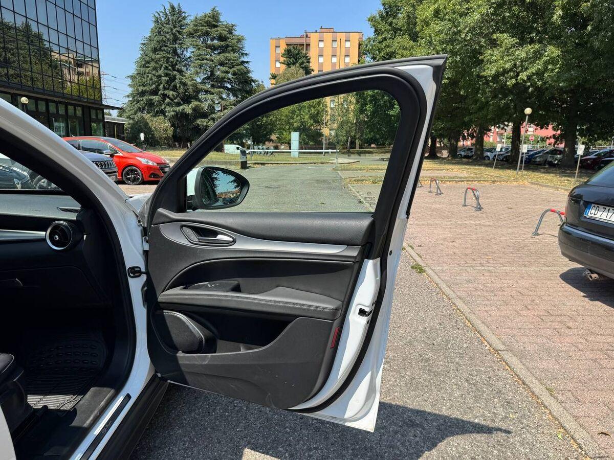 Alfa Romeo Stelvio 2.2 t Business rwd 160cv auto