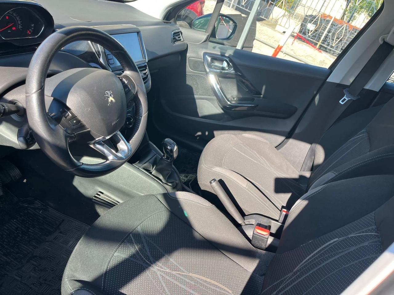 Peugeot 208 1.4 HDi 68Cv 2015