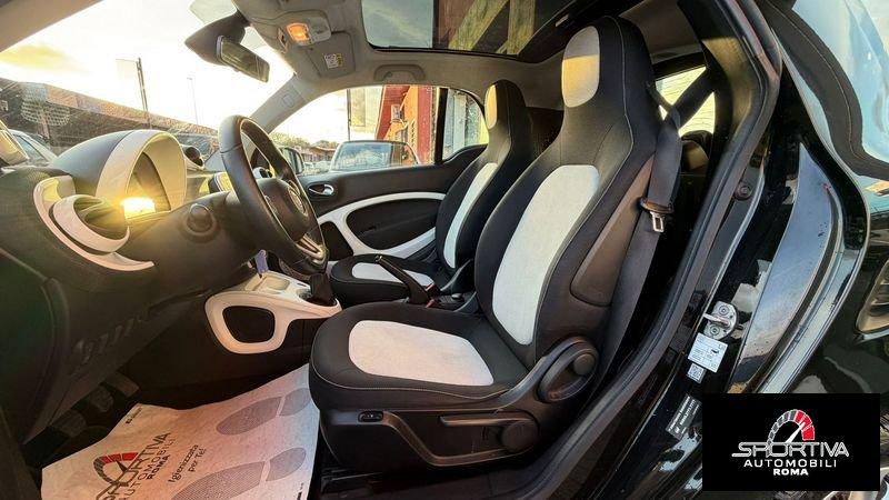 smart fortwo FARI LED TETTO PANORAMICO RATA MENSILE 133,00 fortwo 70 1.0 Passion