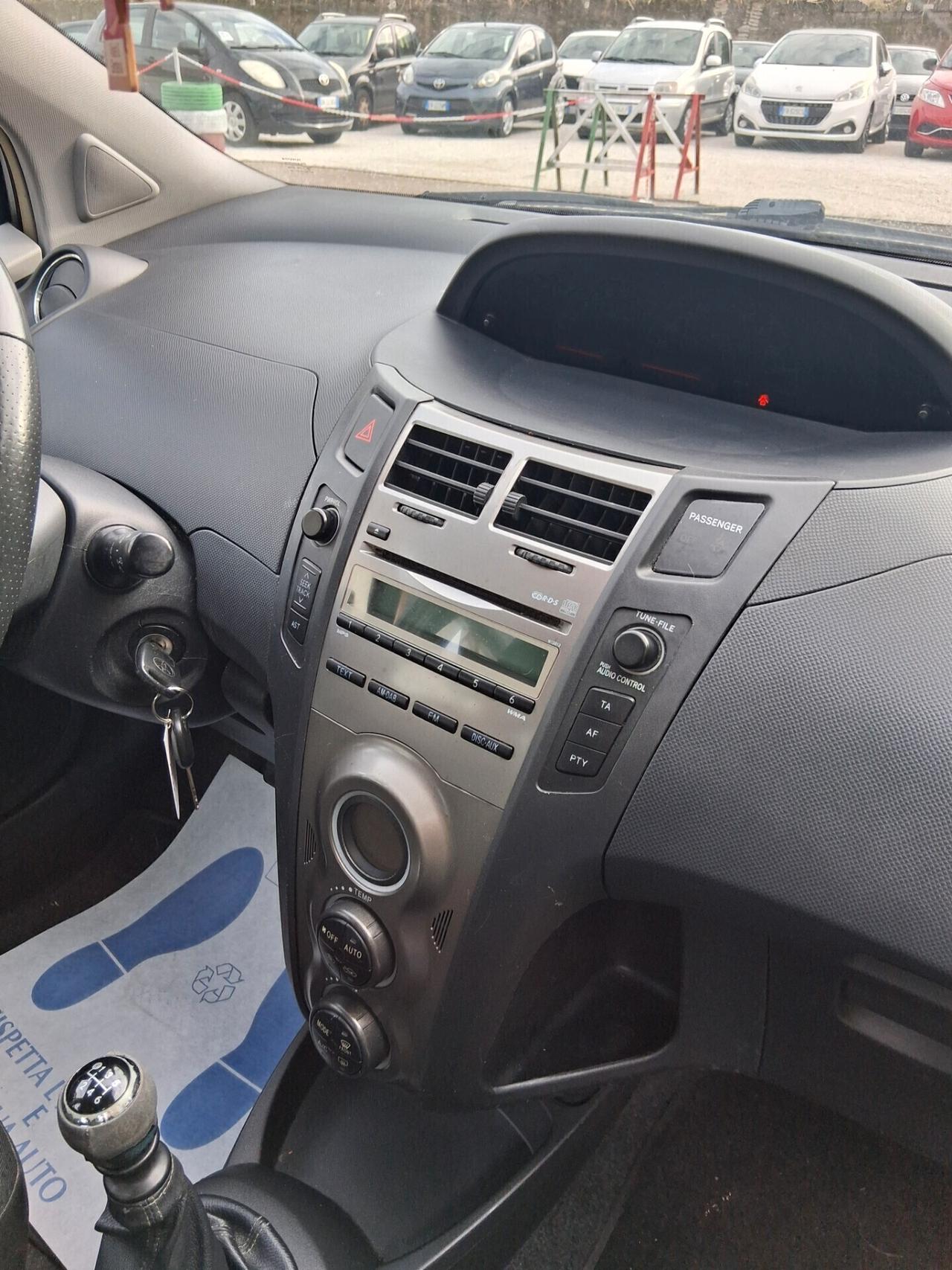 Toyota Yaris 1.0 5 porte Sol