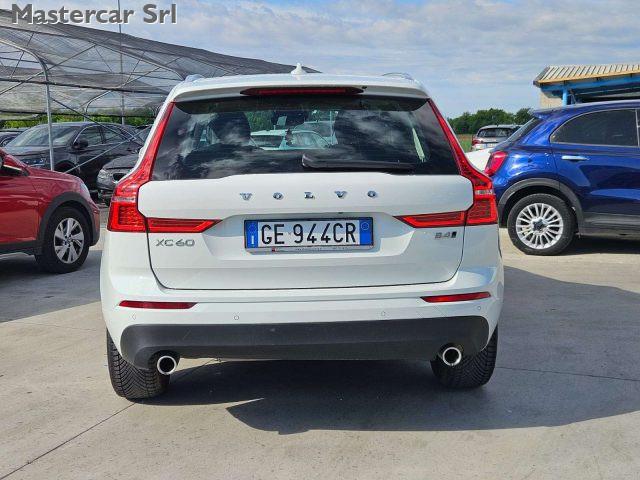 VOLVO XC60 XC60 II 2018 2.0 b4 Momentum Pro awd auto -GE944CR