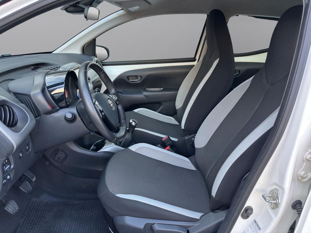 Toyota Aygo 5p 1.0 x-play my15