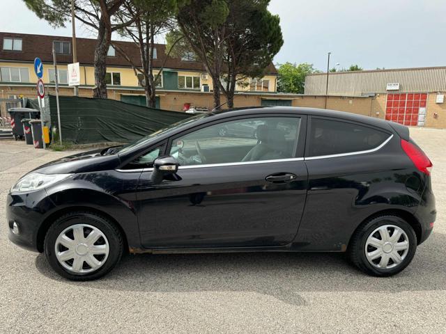 FORD Fiesta + 1.4 TDCi 68CV neopatentati come foto