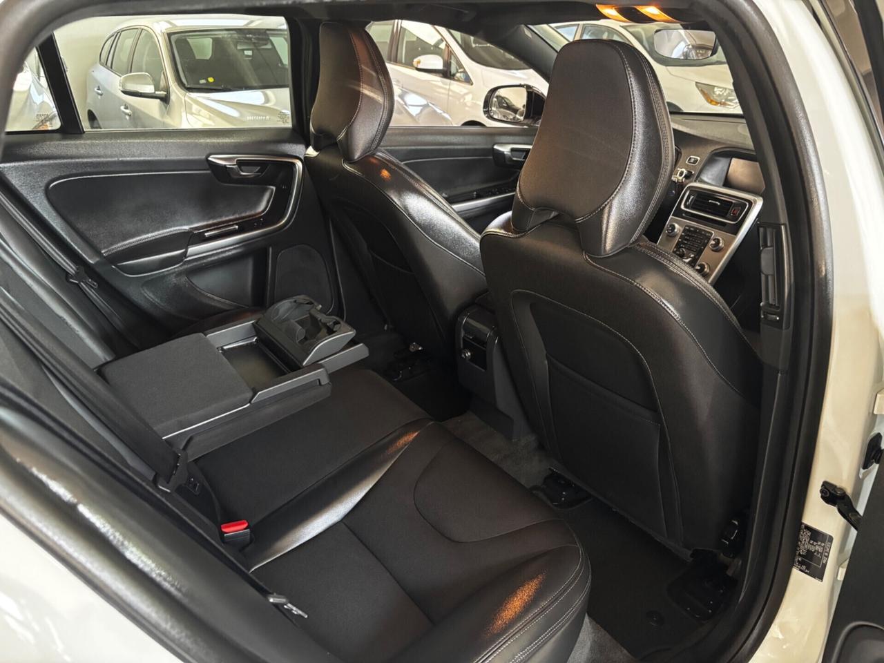 Volvo V60 Cross Country D3 Geartronic Summum