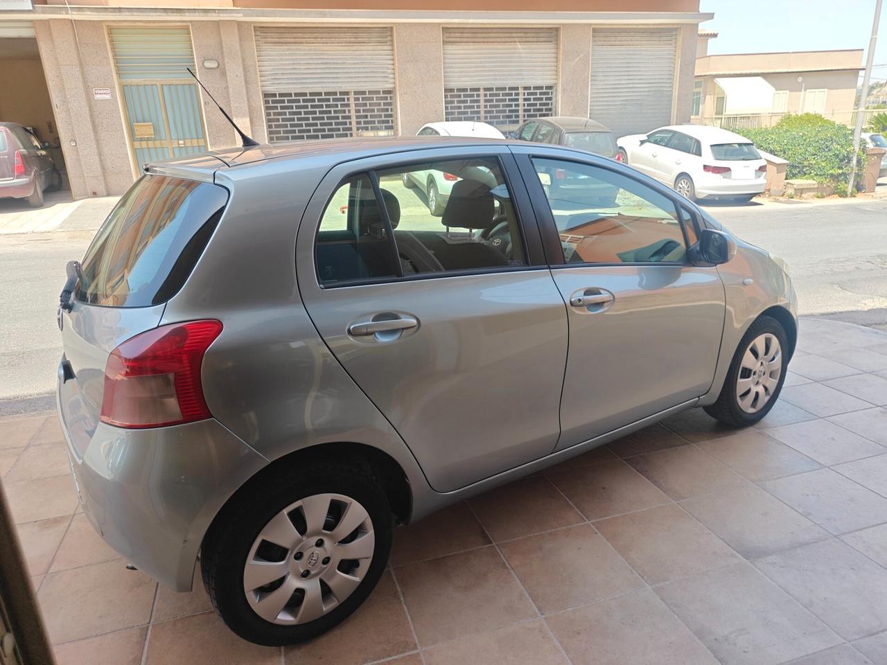 Toyota Yaris 1.0 Sol Ok neop