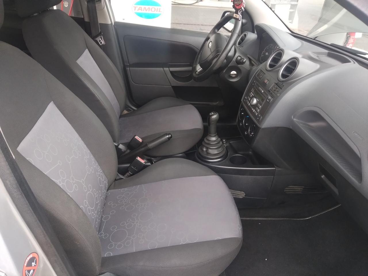Ford Fiesta 1.2 16V 75cv 5p titanium