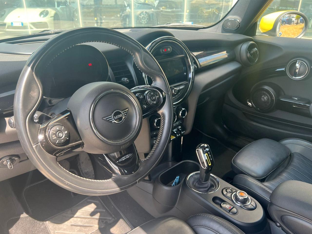 Mini Cooper SE XL possibilità noleggio no scoring