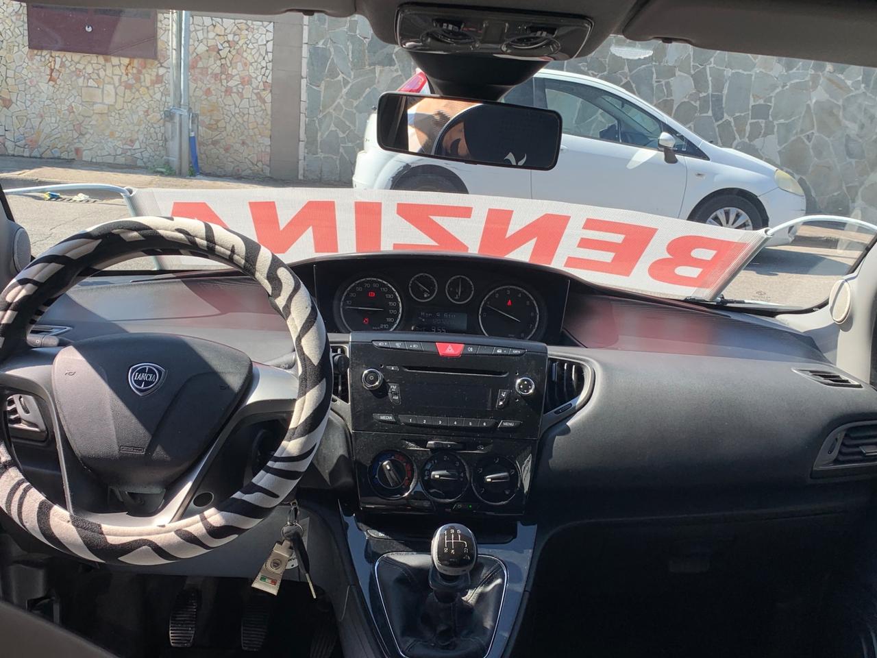 Lancia Ypsilon 1.2 69 CV 5 porte Elefantino