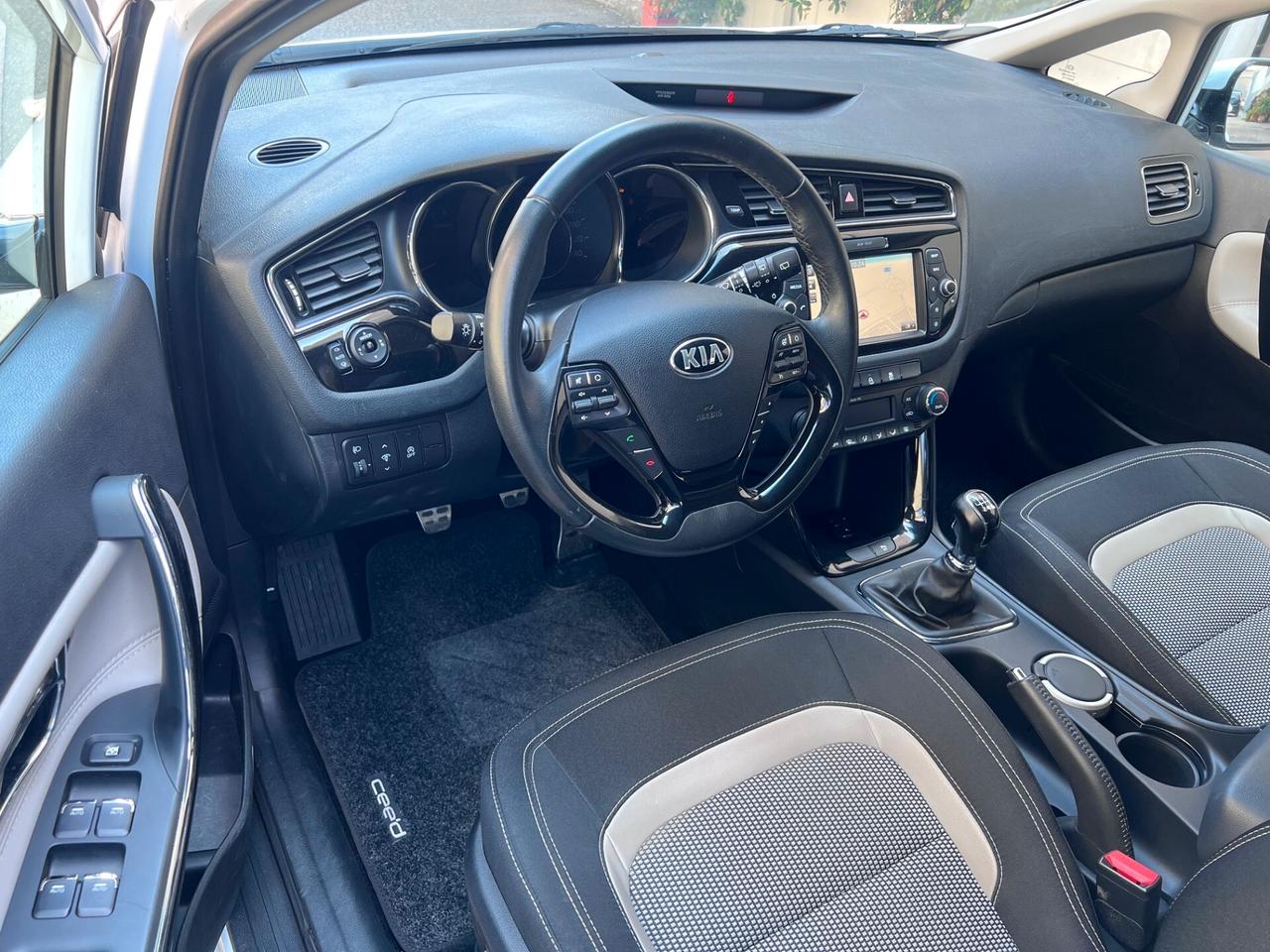 Kia Ceed cee'd SW 1.6 crdi 110cv Cool NAVI/CAMERA/17; PERFETTA