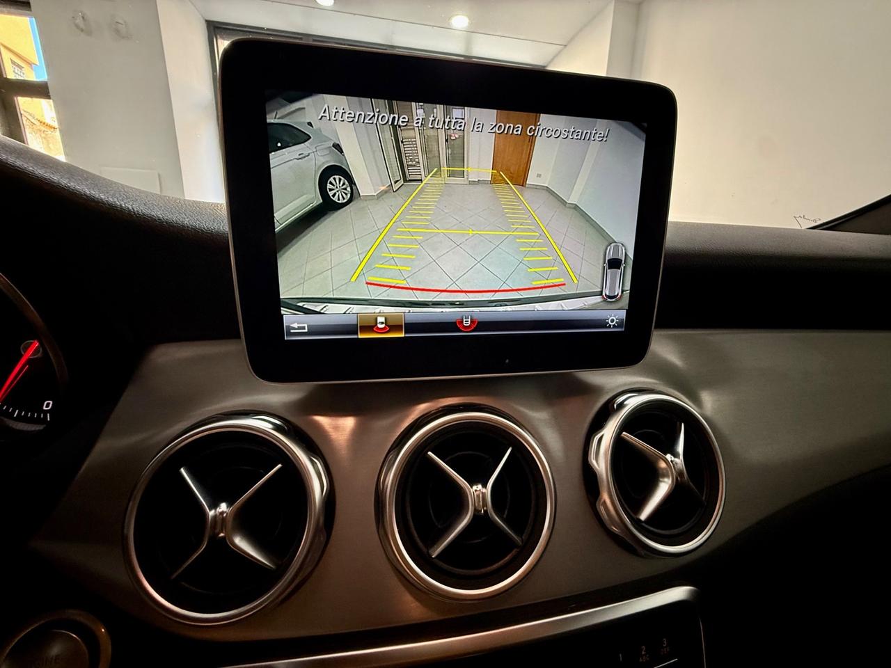 MERCEDES- BENZ GLA 200 D 136CV AMG PREMIUM PLUS 4MATIC