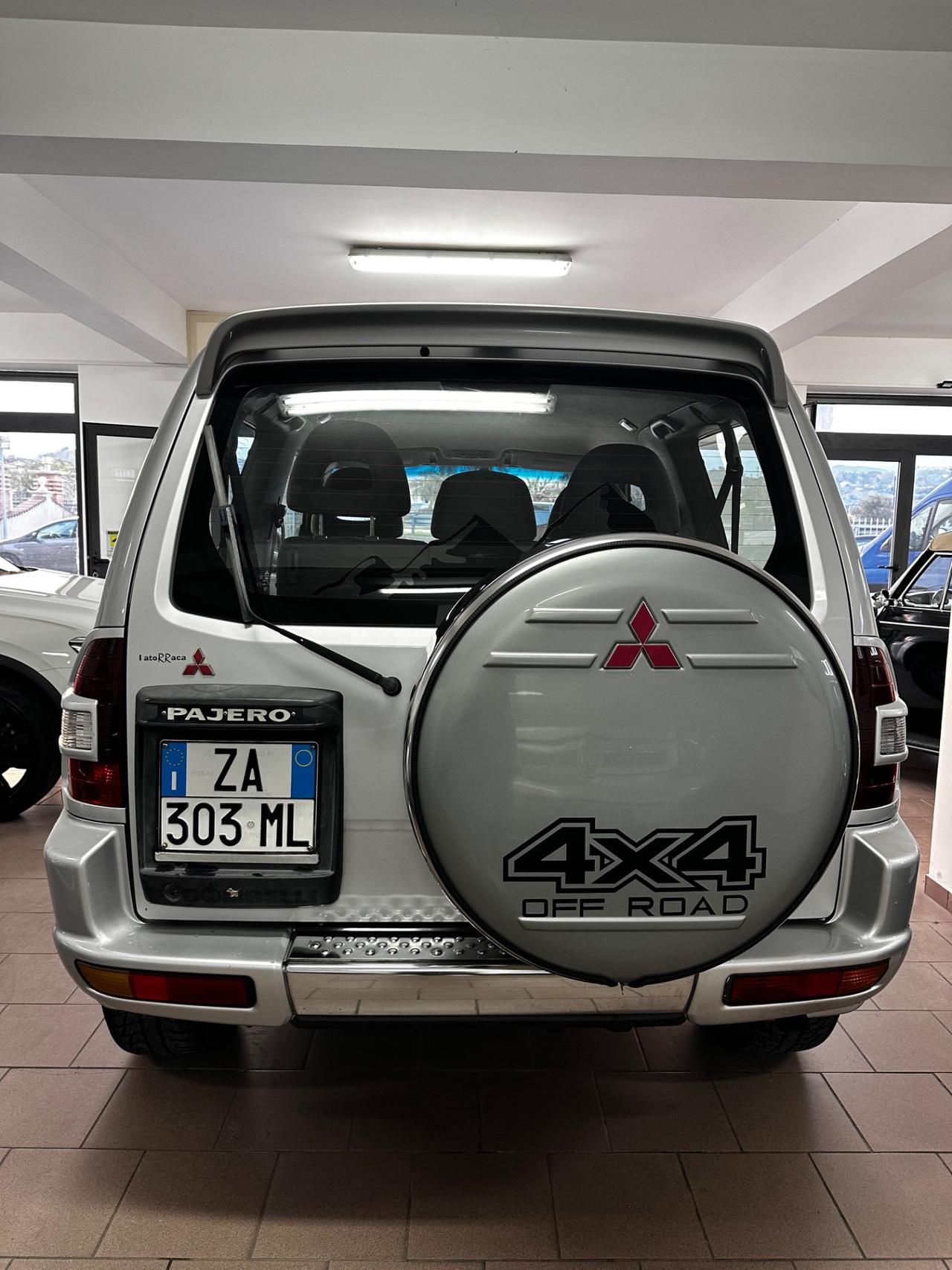 Mitsubishi Pajero 2.5 TDI 3p. GLS1