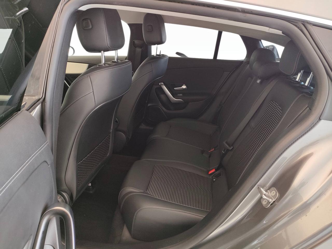 Mercedes-Benz CLA Sh.Brake - X118 - CLA Shooting Brake 200 d Sport auto