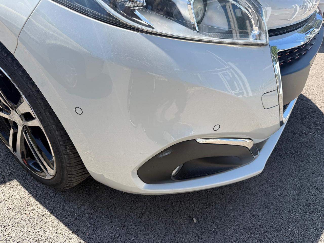 Peugeot 208 1.2 benzina GTLINE 2015 automatica