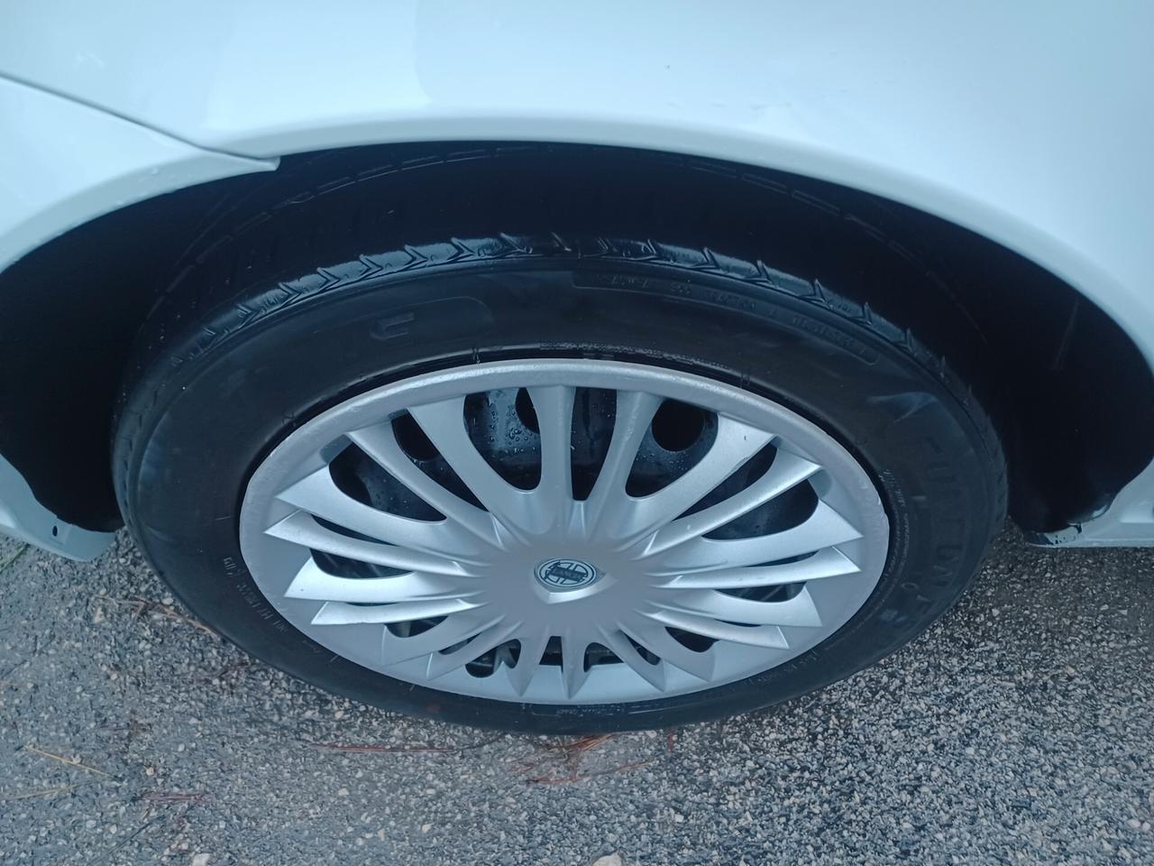 Lancia Ypsilon 1.3 M.JET BICOLORE SOLO 117000 KM