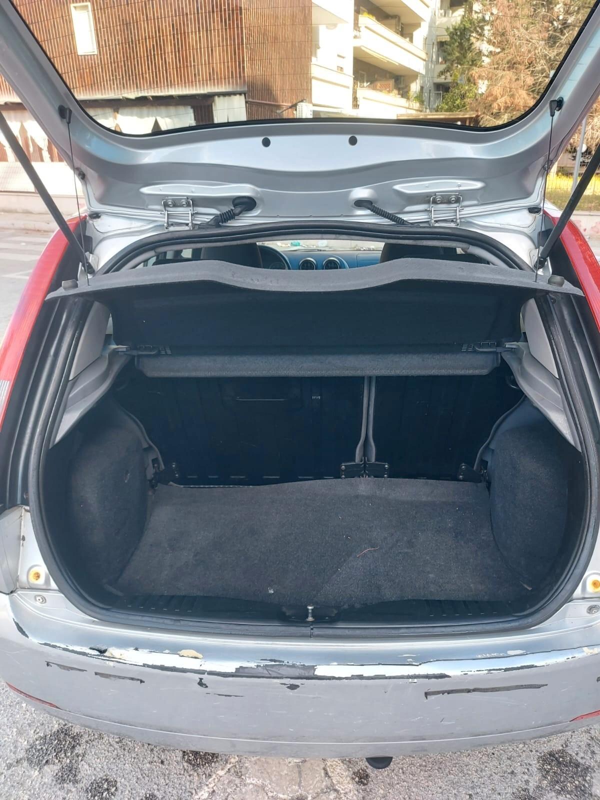 Ford Fiesta 1.4 16V 5p. Ghia