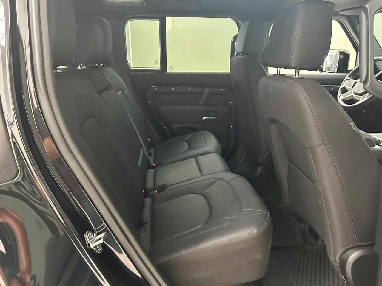 Land Rover Defender 110 3.0D I6 200 CV AWD Auto X-Dynamic SE
