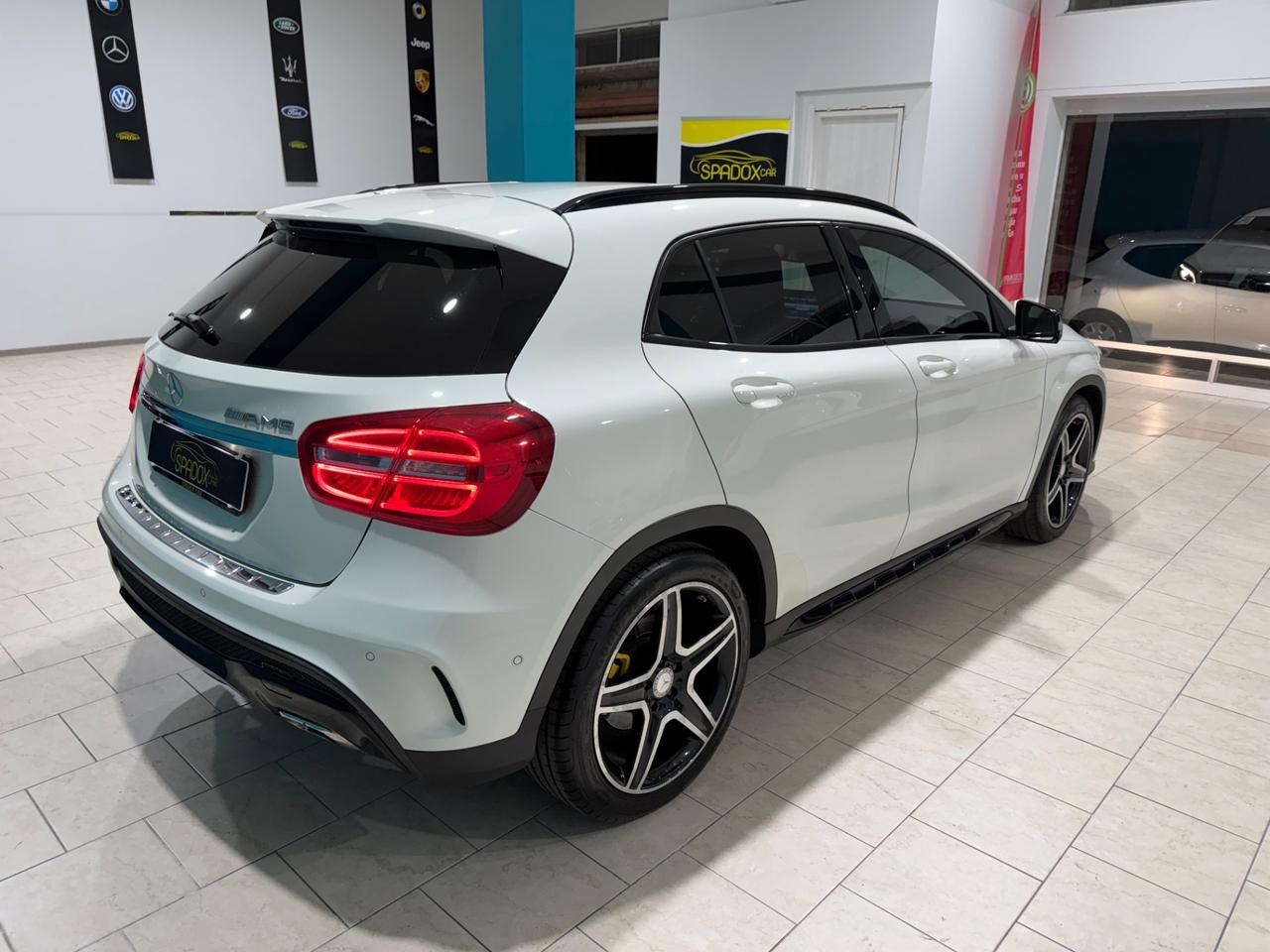 MERCEDES GLA 200D PREMIUM *NIGHT EDITION 4MATIC