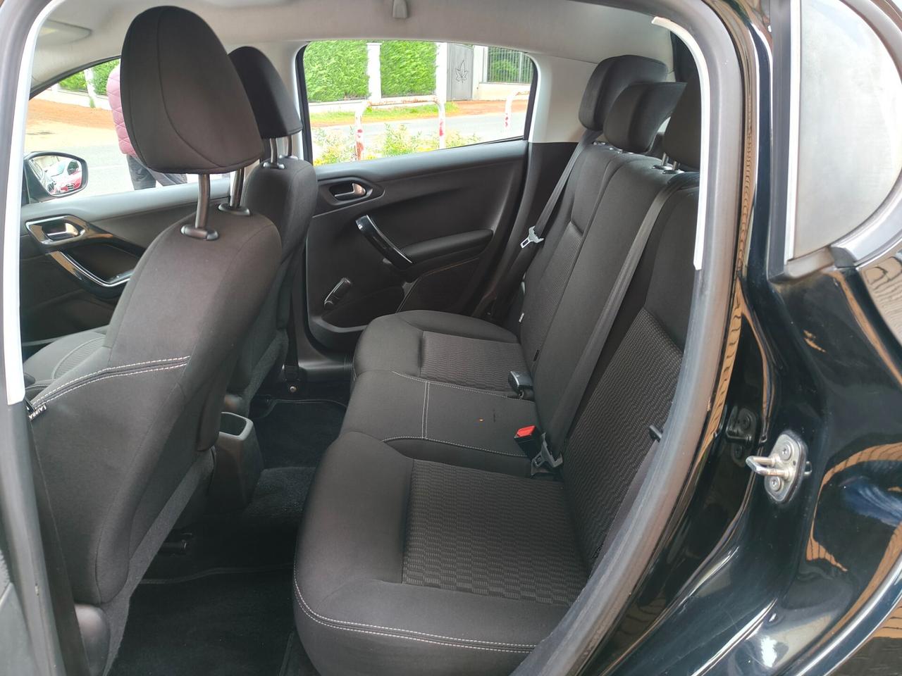 Peugeot 208 PureTech 82 5 porte Allure
