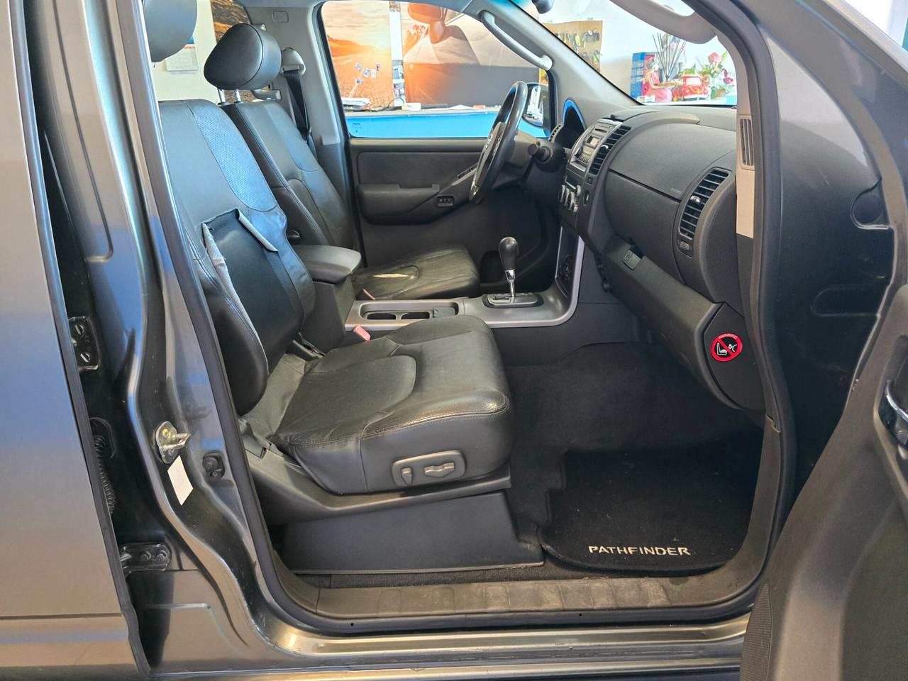 Nissan Pathfinder 2.5 dCi LE