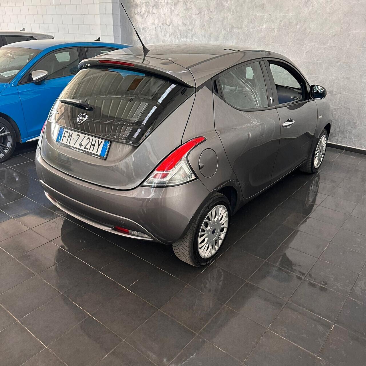 Lancia Ypsilon 1.2 69 CV 5 porte Silver