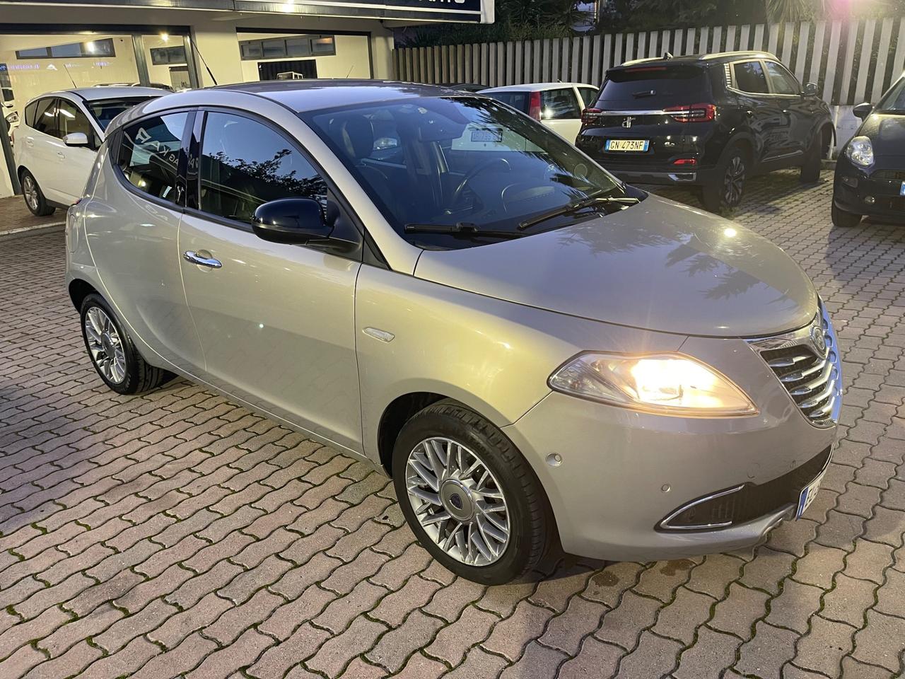 Lancia Ypsilon 0.9 TwinAir 85 CV 5 porte S&S DFN Platinum