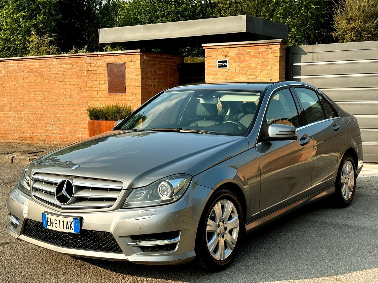 MERCEDES C200(benz)- 97000km- U.Propr-AMG-2012