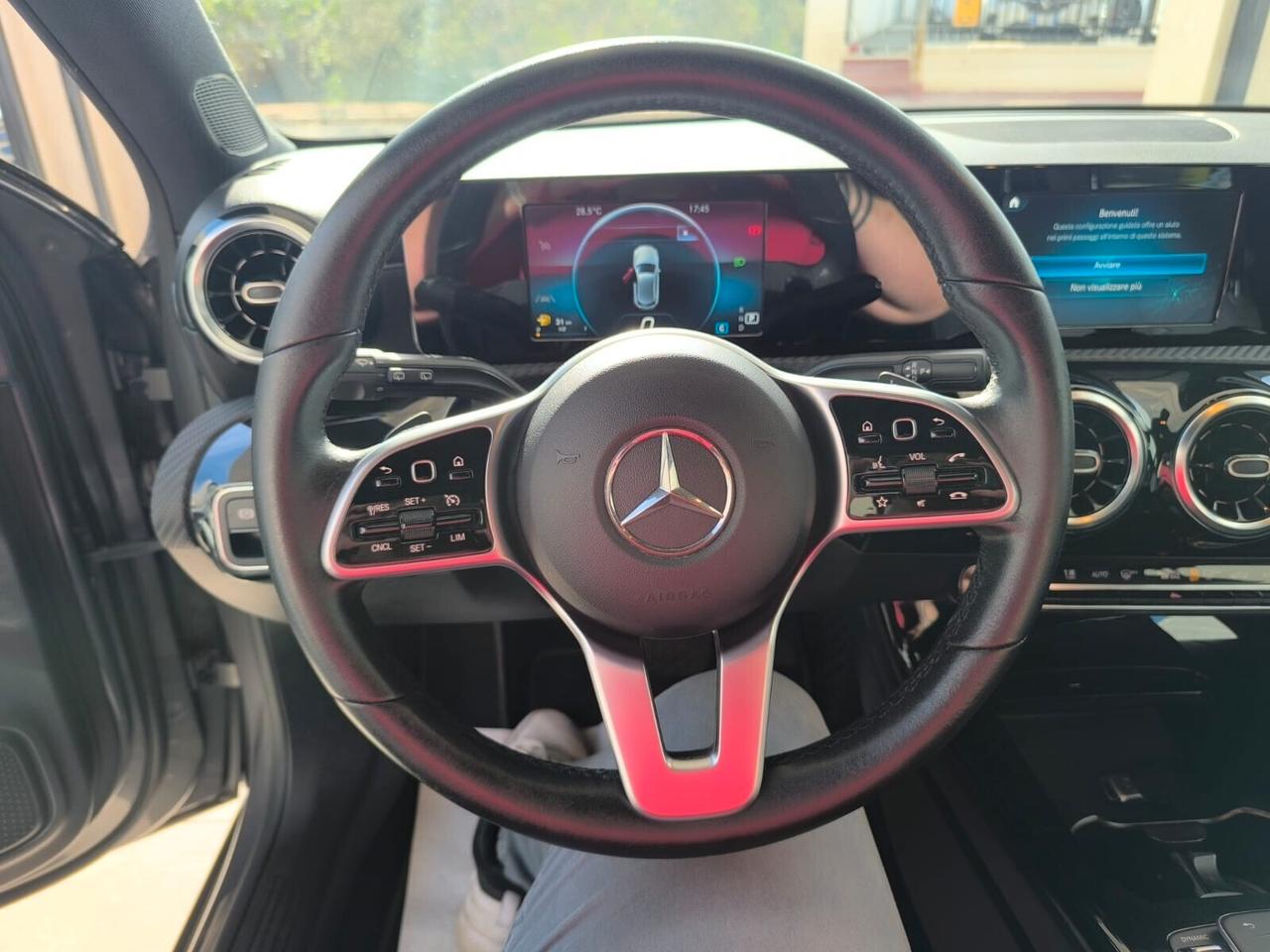 Mercedes A 180d Auto Business 2.0 cc 116 cv 2021