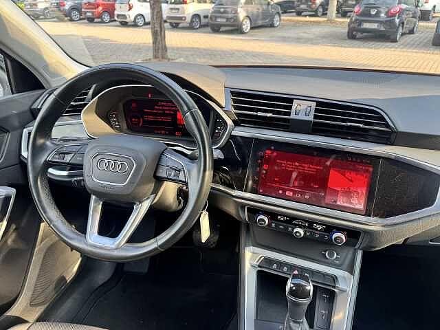 Audi Q3 35 TDI S tronic Business