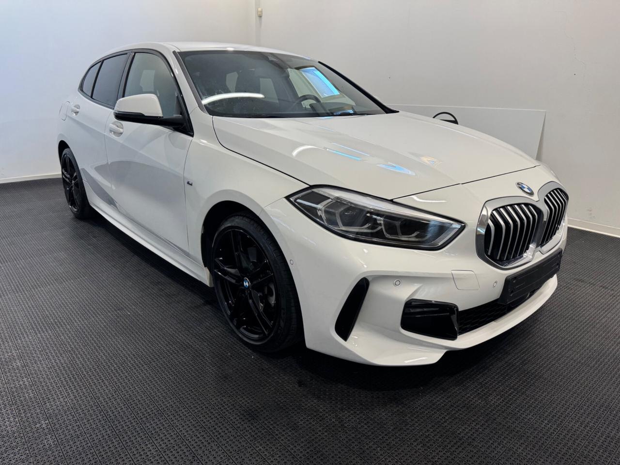 Bmw 118 118i 5p. Msport