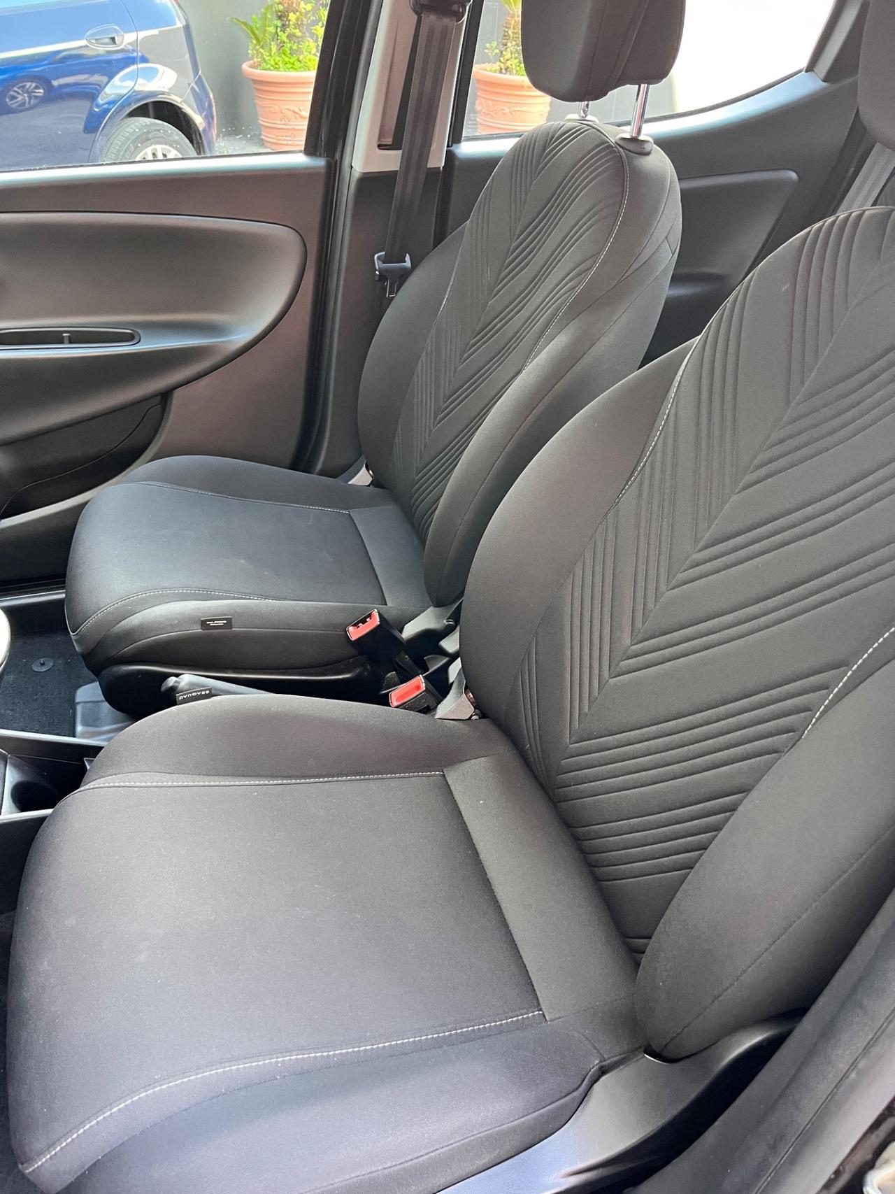 Lancia Ypsilon 1.0 FireFly 5 porte S&S Hybrid Gold