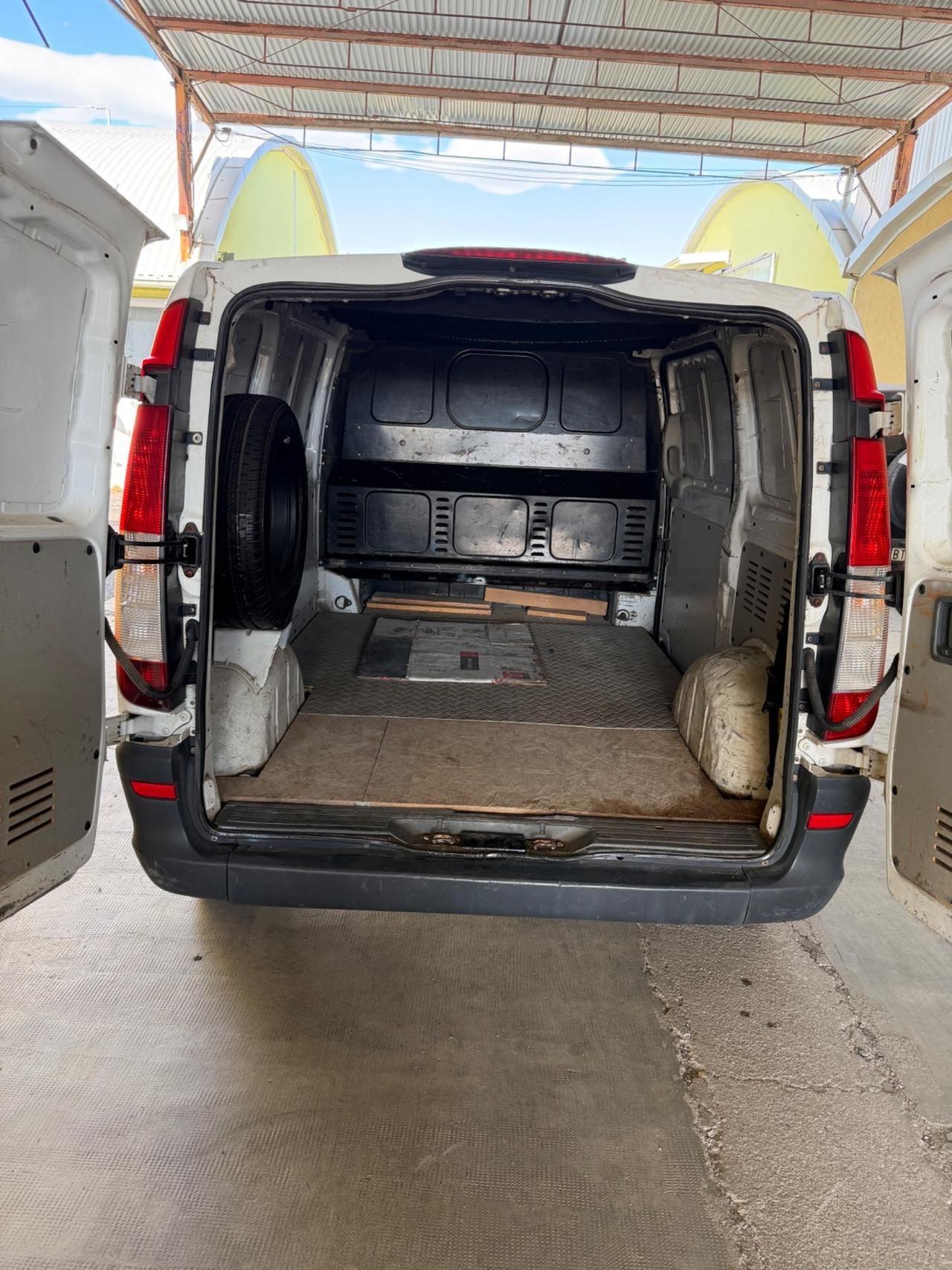 Mercedes Benz Vito 111 CDI 2.2d con clima - 2008