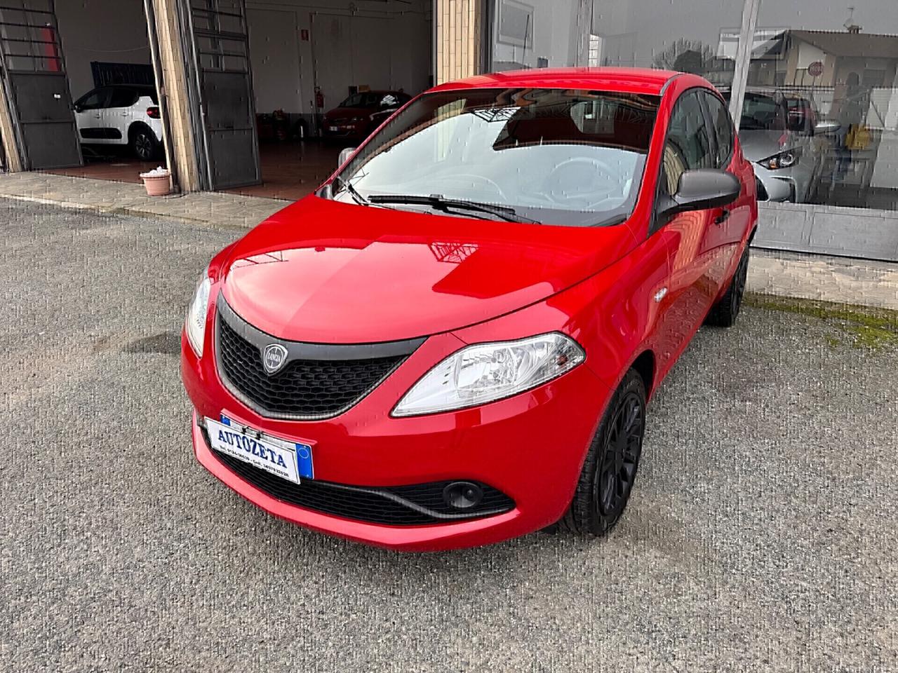 Lancia Ypsilon 1.0 Hybrid Silver