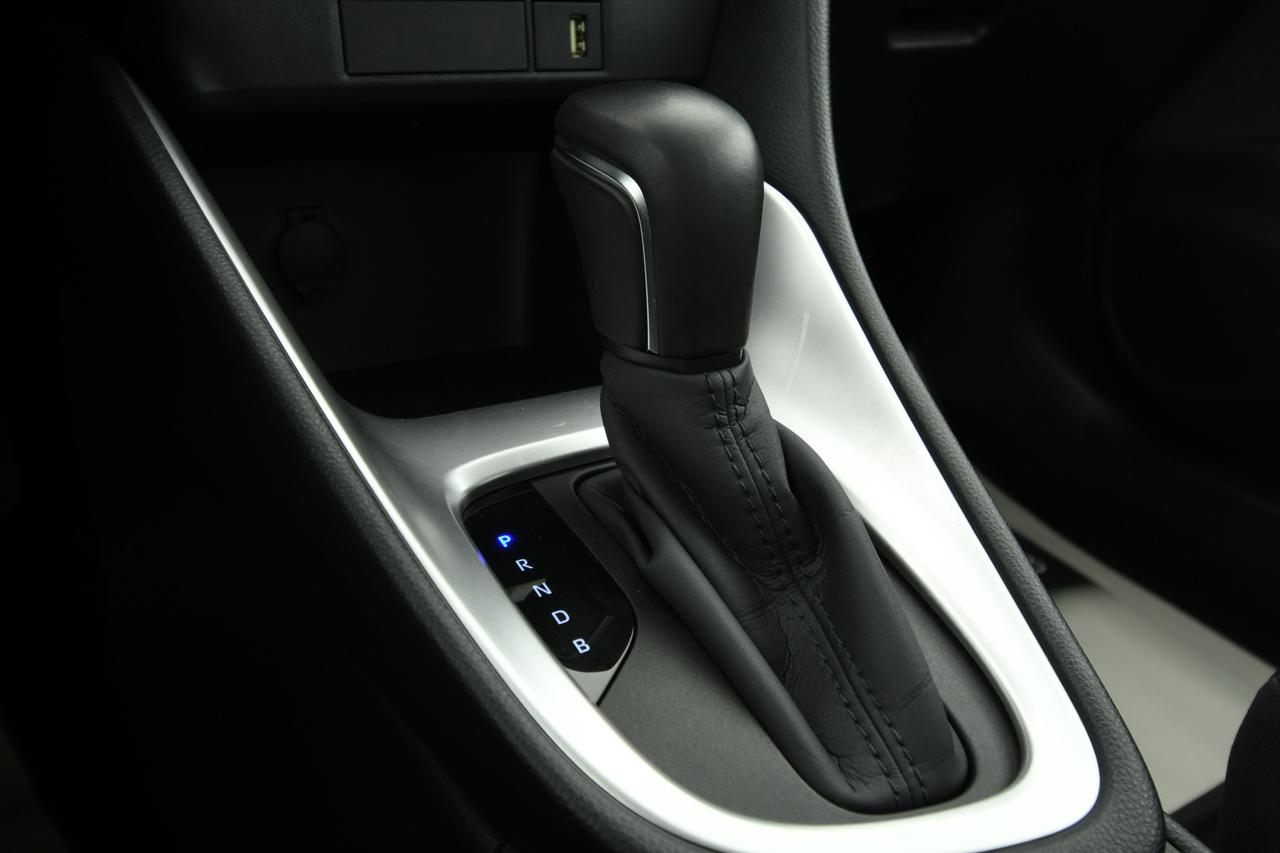 TOYOTA Yaris 1.5h Business CAMERA+ACC+APP CONNECT+NEOPATENTATI