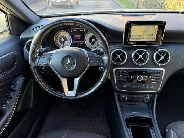 MERCEDES-BENZ A 180 CDI Automatic Premium NAVI - XENO - PDC - 17